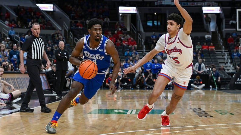Drake Bulldogs guard Sardaar Calhoun, left, drives to the net as Bradley Braves guard...